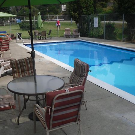 Johnny'S Motel Grand Forks Luaran gambar