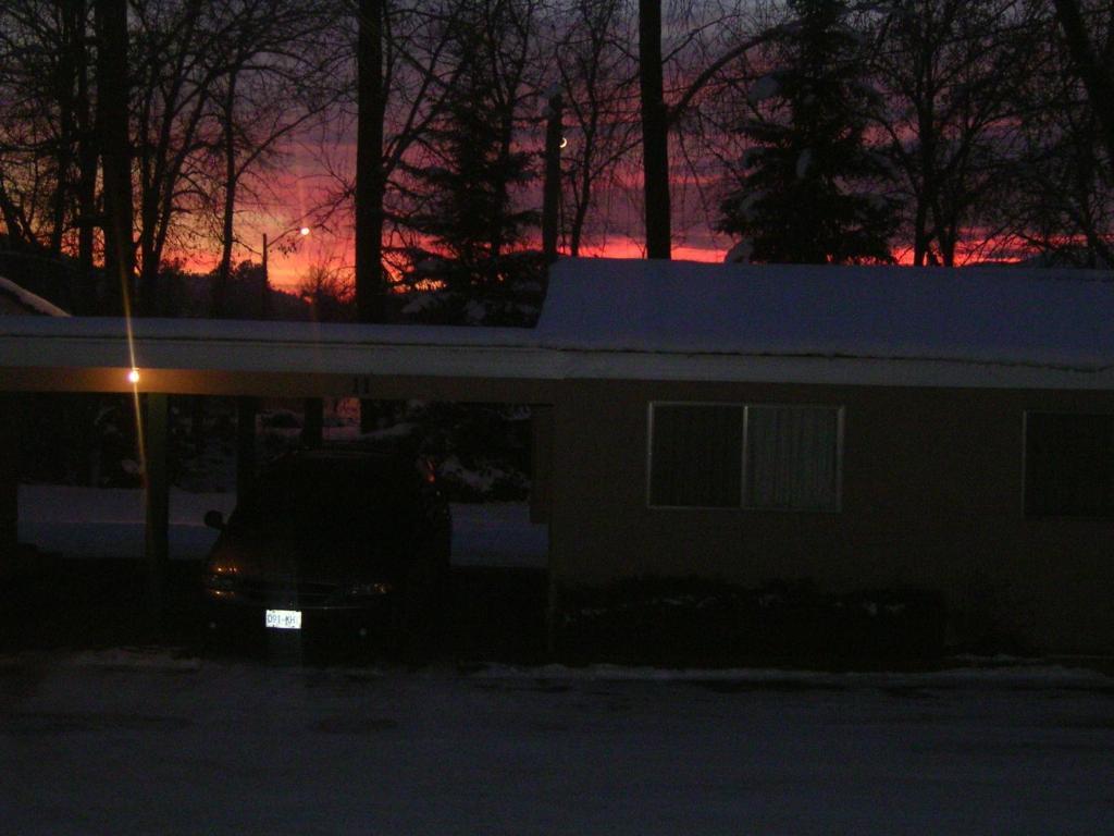 Johnny'S Motel Grand Forks Luaran gambar