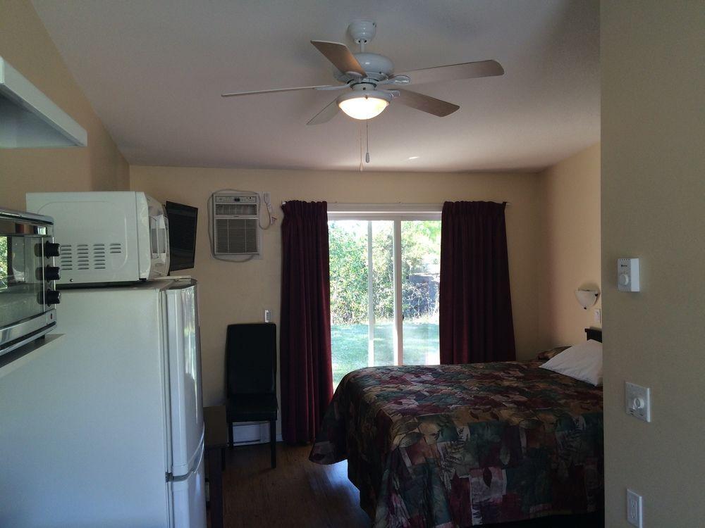 Johnny'S Motel Grand Forks Luaran gambar