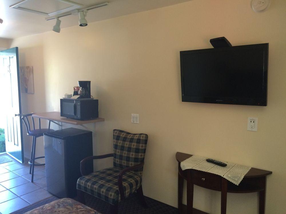 Johnny'S Motel Grand Forks Luaran gambar