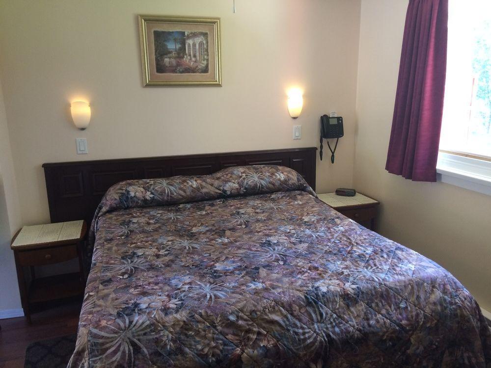 Johnny'S Motel Grand Forks Luaran gambar