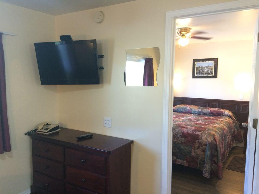 Johnny'S Motel Grand Forks Luaran gambar