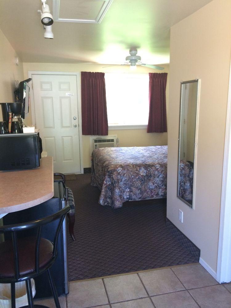 Johnny'S Motel Grand Forks Luaran gambar